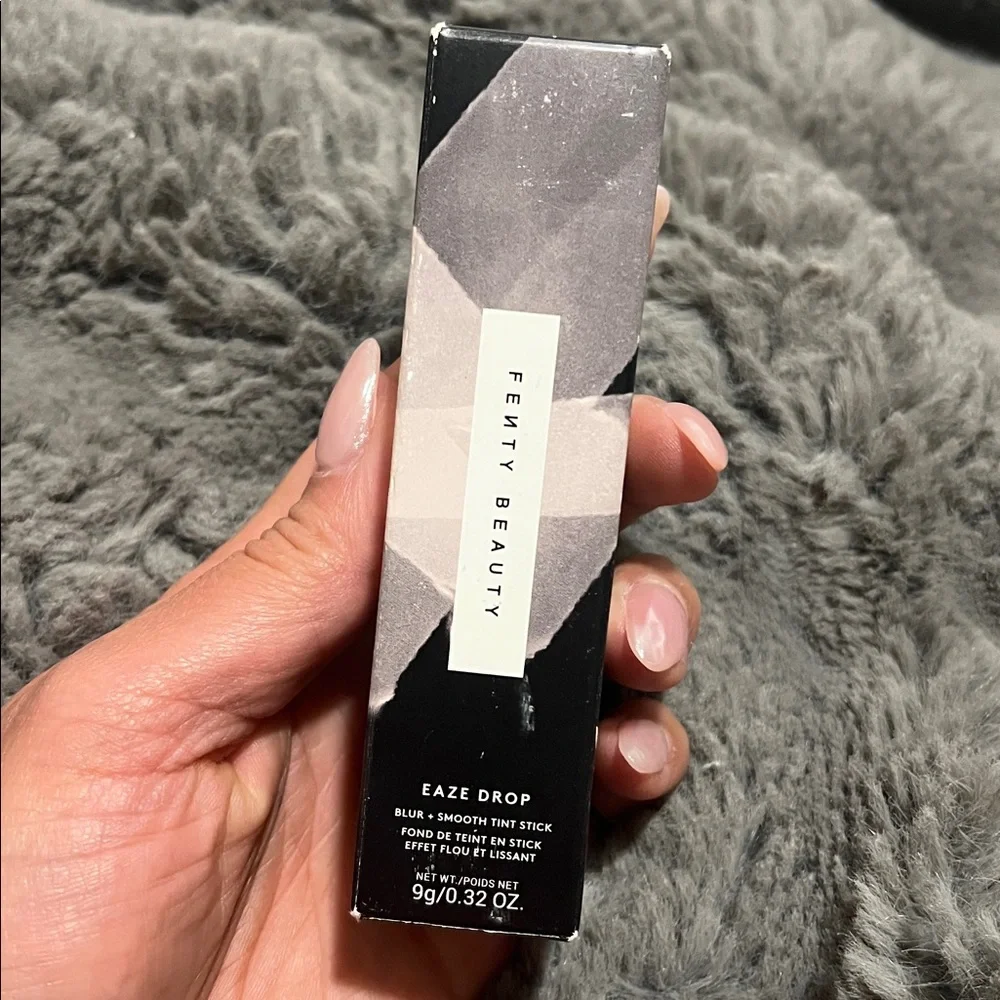 FENTY BEAUTY Eaze Drop Stick Blur + Smooth Tint Stick Foundation